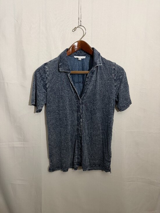 Jane and Delancey Tops - Jane + Delancey Acid Wash Tencel Short Sleeve Button Front Shirt S